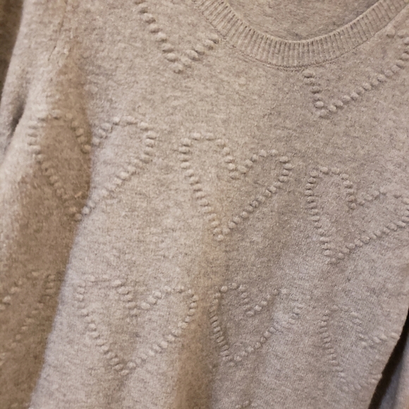 Loft size Small sweater with hearts - Picture 2 of 5